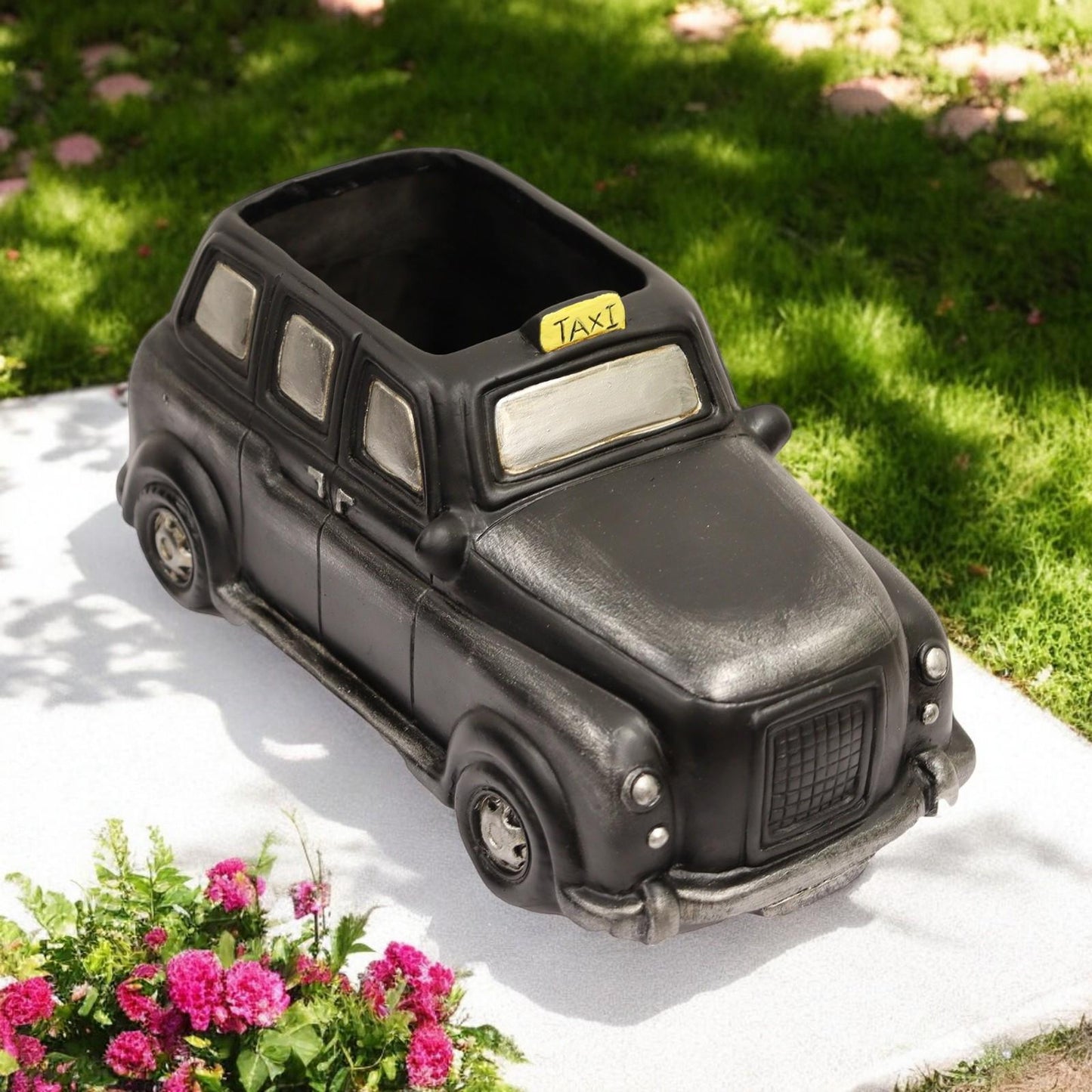 Resin London Taxi Planter – 14cm x 13cm x 28.5cm | Iconic Black Cab Flower Pot for Indoor & Outdoor Décor