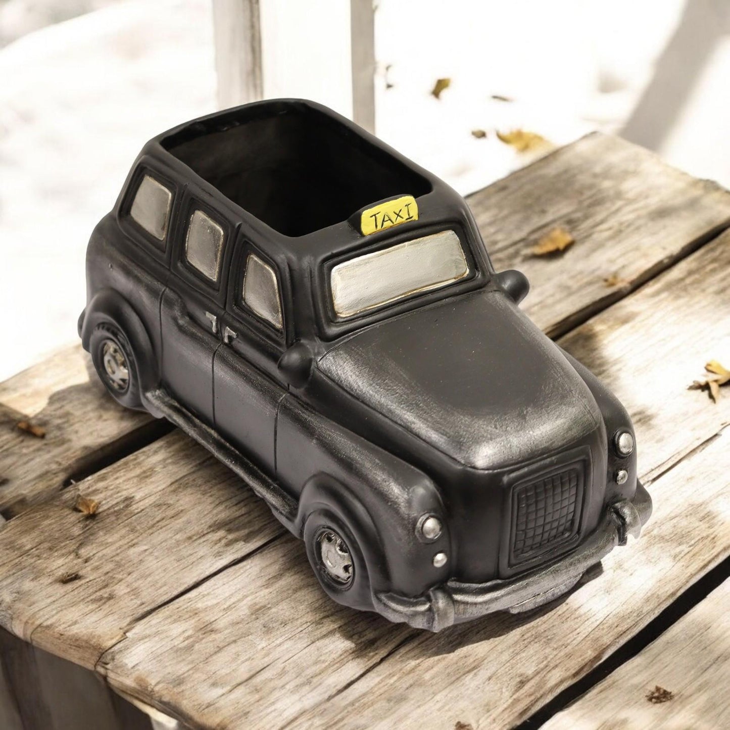 Resin London Taxi Planter – 14cm x 13cm x 28.5cm | Iconic Black Cab Flower Pot for Indoor & Outdoor Décor
