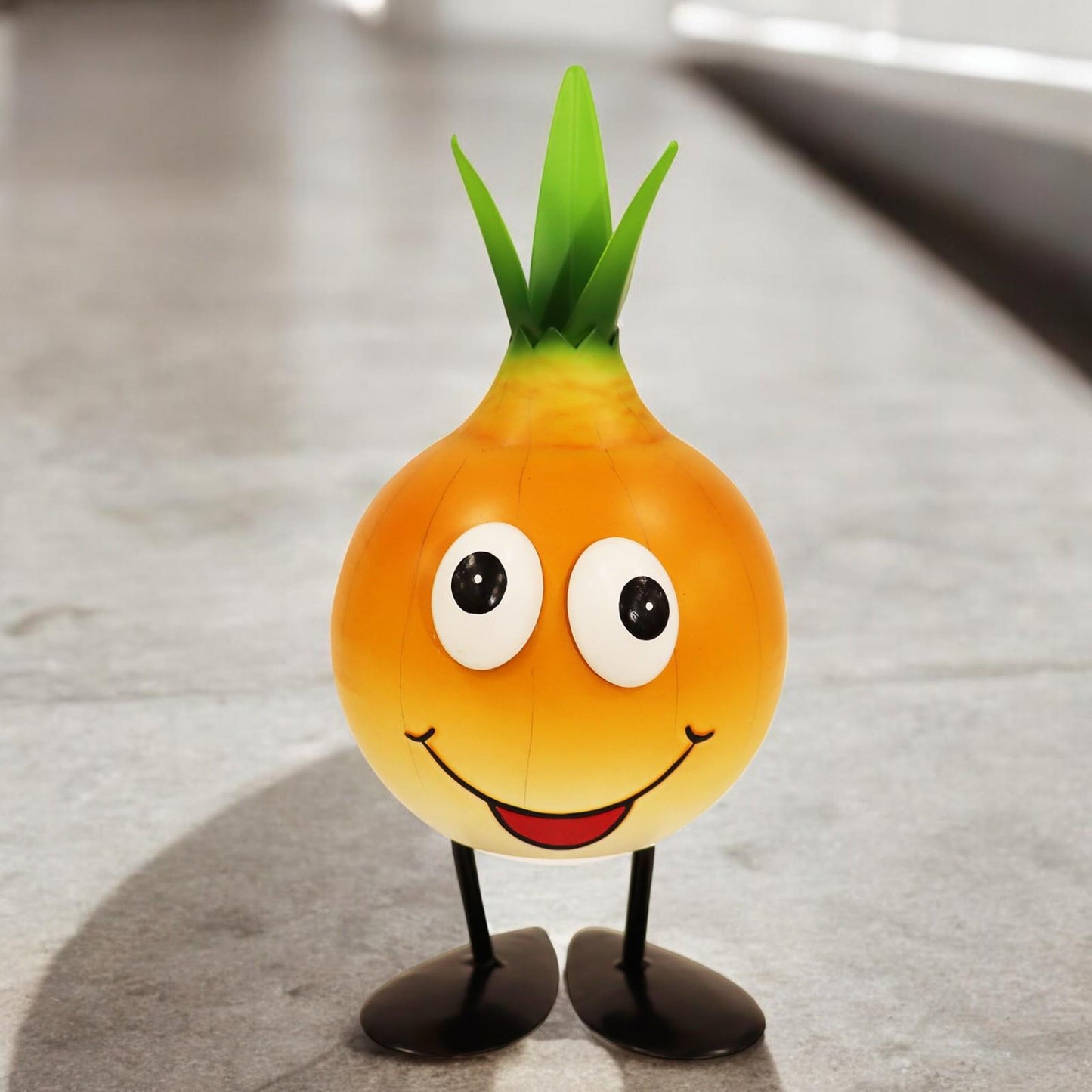 Metal Onion Veggie Patch Pal β 20 x 11 x 10 CM | Fun & Whimsical Metal Garden Ornament | Weatherproof Outdoor Decor for Vegetable Patches