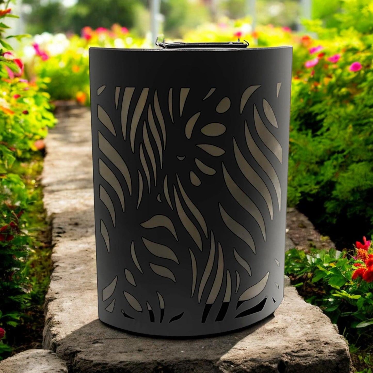 Small Metal Curved Leaf Solar Wall Panel – 25.5 x 19 x 5.5 CM | Solar-Powered LED Outdoor Wall Art | Metal Garden Décor for Patio