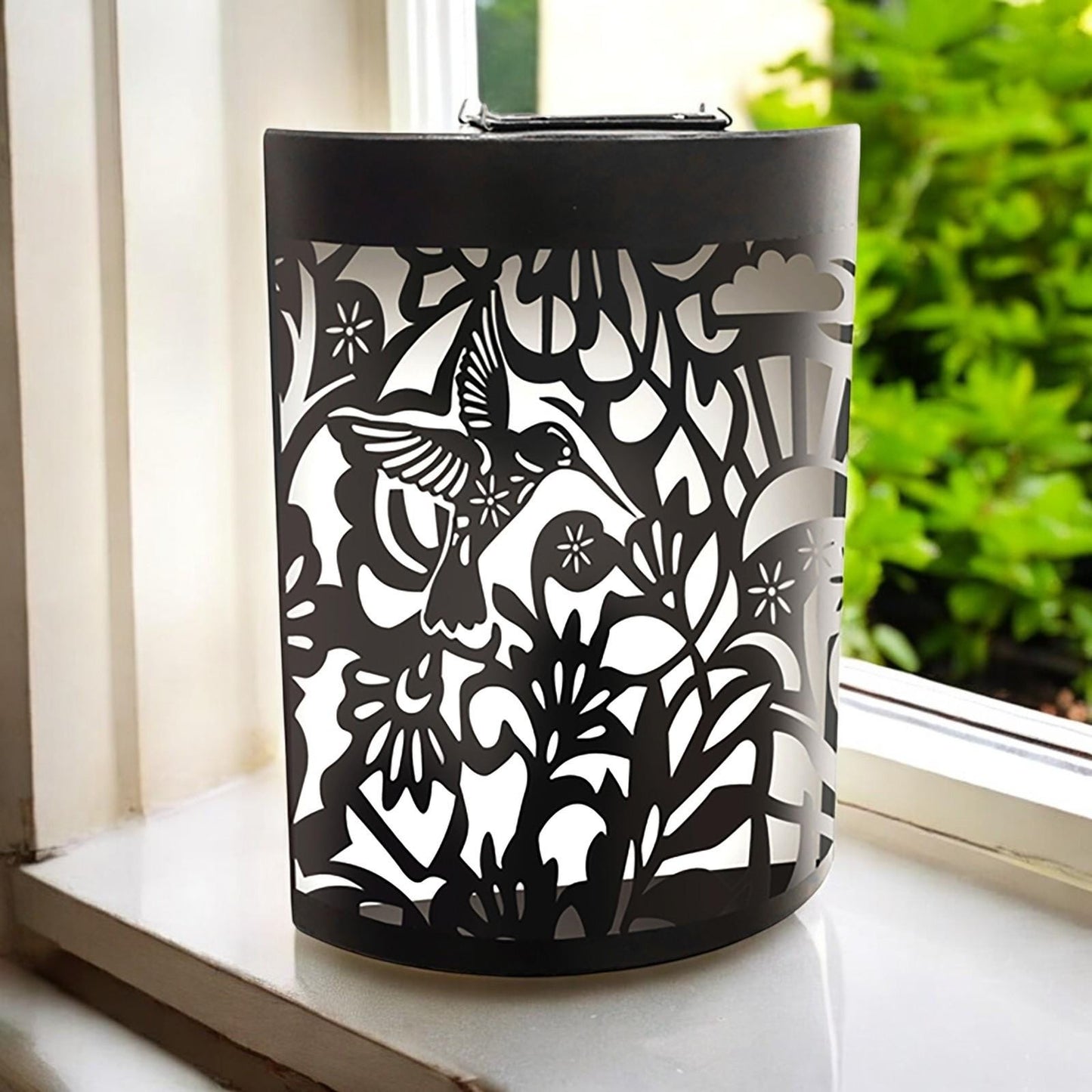 Small Metal Curved Hummingbird Solar Wall Panel – 25.5 x 19 x 5.5 CM | Solar-Powered LED Garden Wall Art | Weatherproof Metal Outdoor Décor