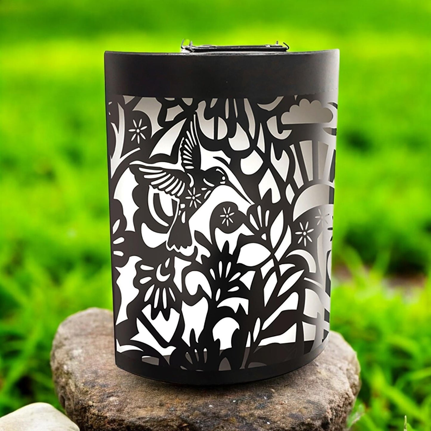 Small Metal Curved Hummingbird Solar Wall Panel – 25.5 x 19 x 5.5 CM | Solar-Powered LED Garden Wall Art | Weatherproof Metal Outdoor Décor