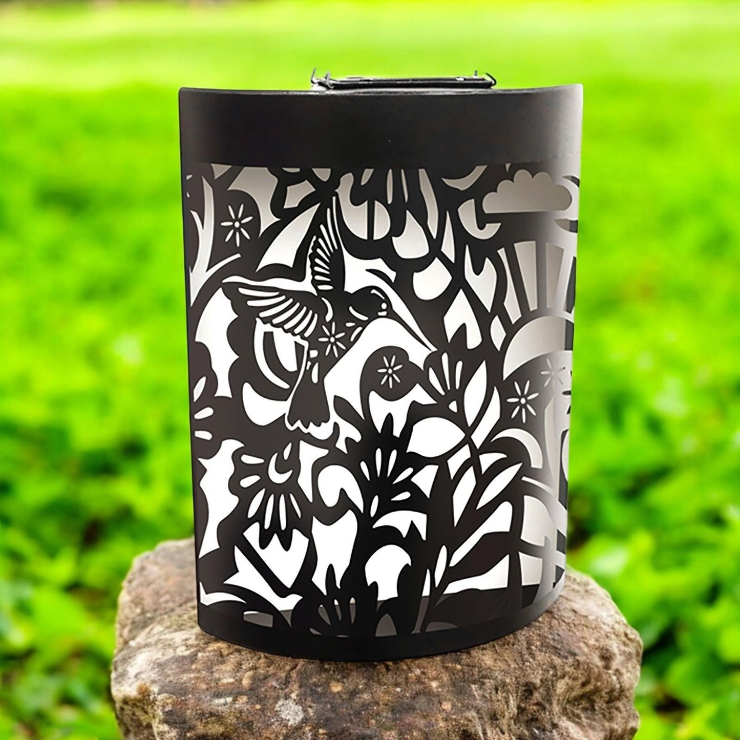 Small Metal Curved Hummingbird Solar Wall Panel – 25.5 x 19 x 5.5 CM | Solar-Powered LED Garden Wall Art | Weatherproof Metal Outdoor Décor