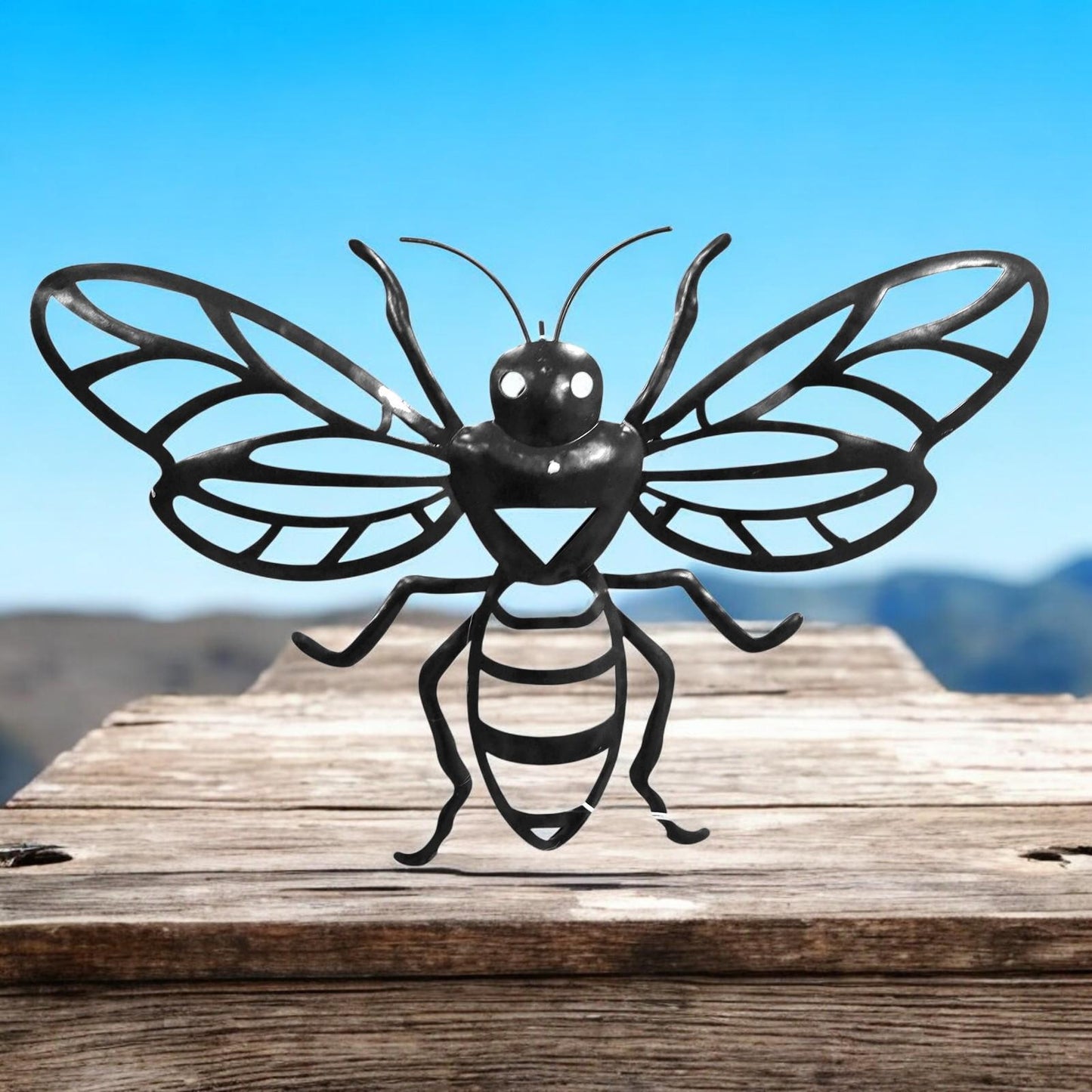 Bee Solar Backlit Wall Art – 21.5 x 34.5 CM | Solar-Powered Metal LED Wall Décor | Weatherproof Honeybee Garden Art for Patio