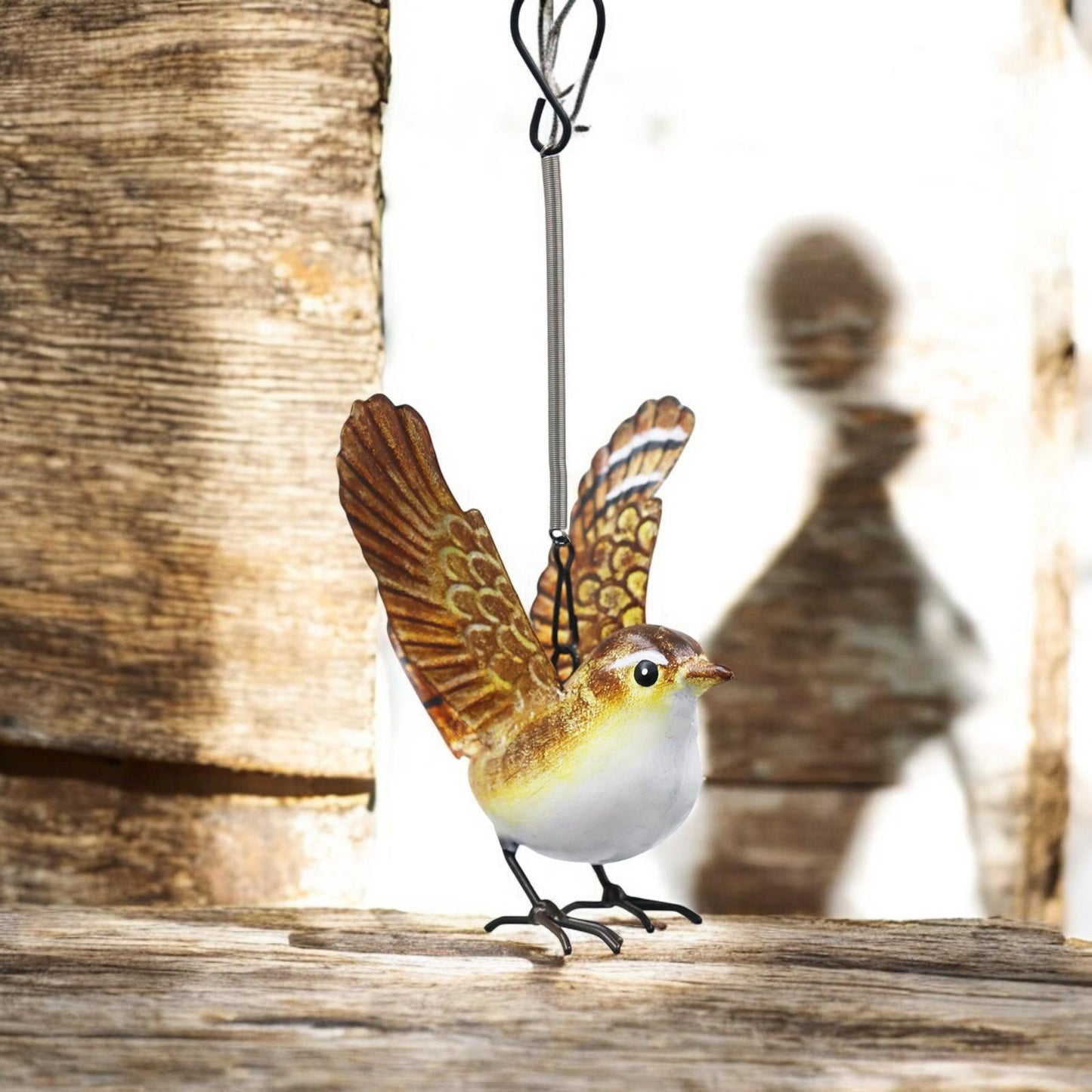Small Metal Hanging Wren(14cm x 10cm x 10cm) – Handcrafted Weather-Resistant Bird Ornament – Decorative Hanging Robin Sculpture for Garden