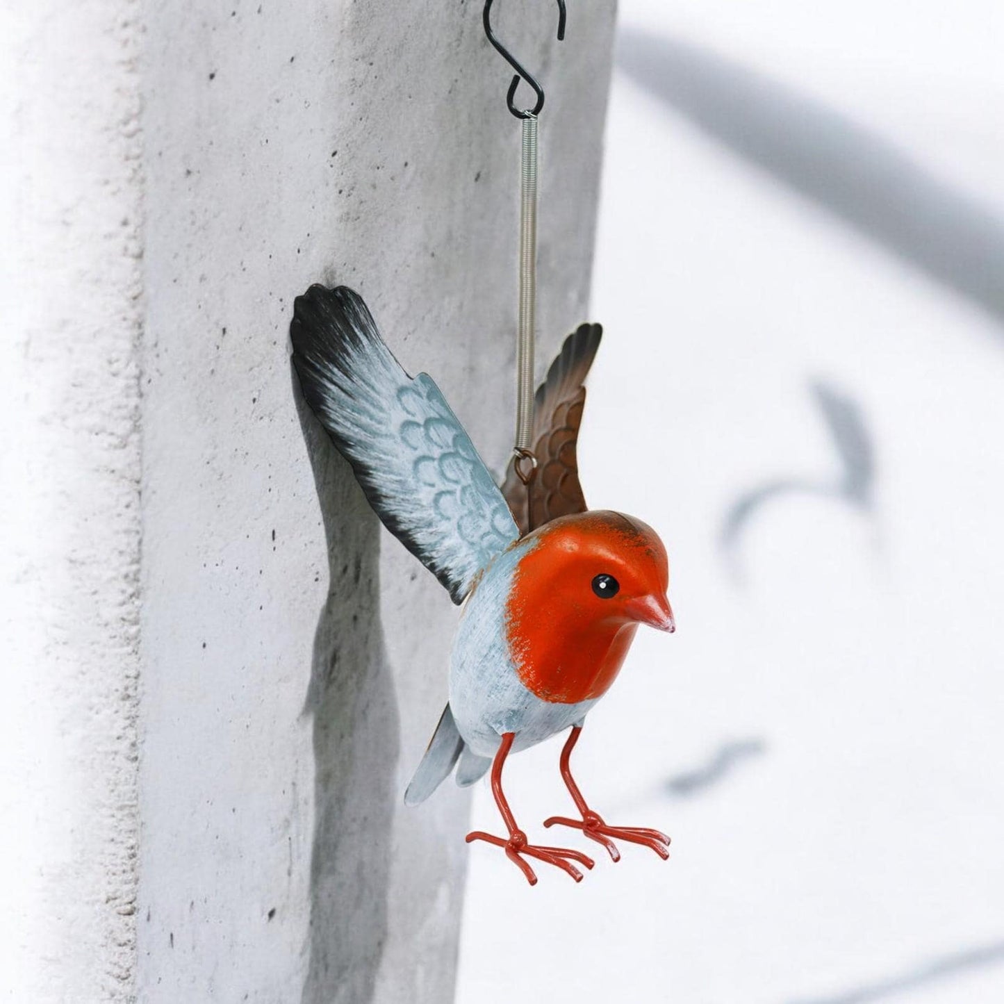 Small Metal Hanging Robin (14cm x 10cm x 10cm) – Handcrafted Weather-Resistant Bird Ornament – Decorative Hanging Robin Sculpture for Garden