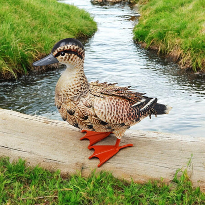 Metal Farmyard Female Duck – Handcrafted Rustic Duck Garden Ornament – Weather-Resistant Metal Duck Statue