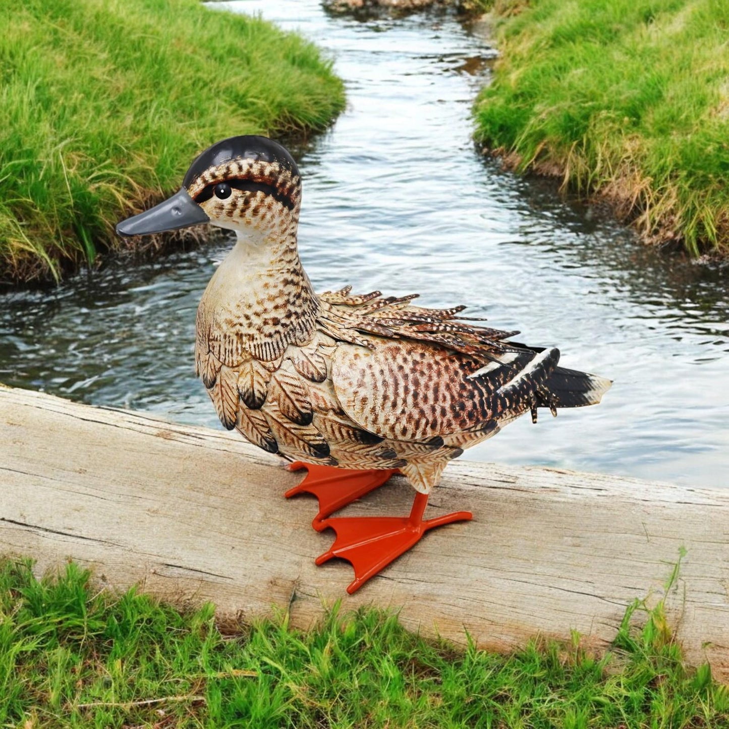 Metal Farmyard Female Duck – Handcrafted Rustic Duck Garden Ornament – Weather-Resistant Metal Duck Statue