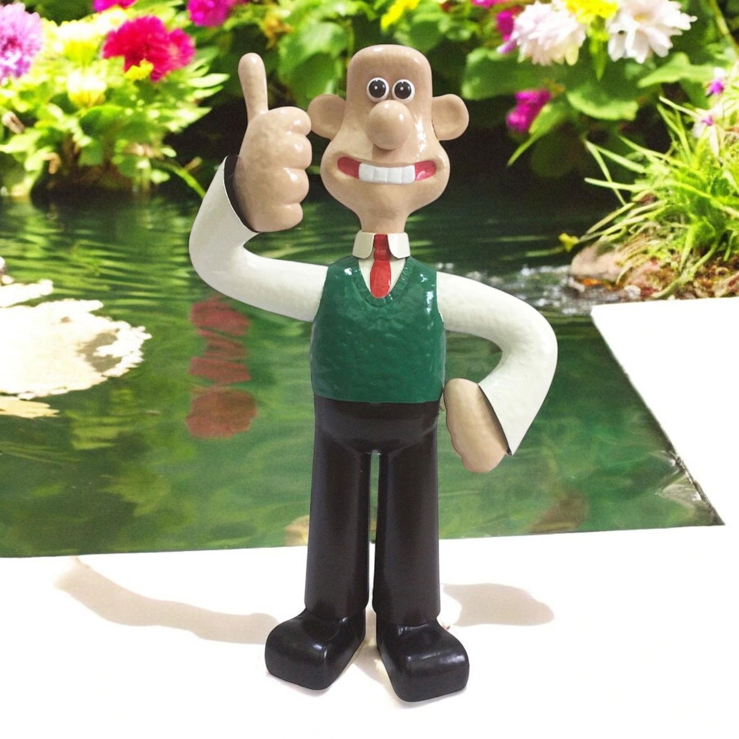 Wallace Metal Sculpture by Primus – 44cm x 26cm x 15.5cm | Handcrafted Decorative Metal Art for Home & Garden Décor