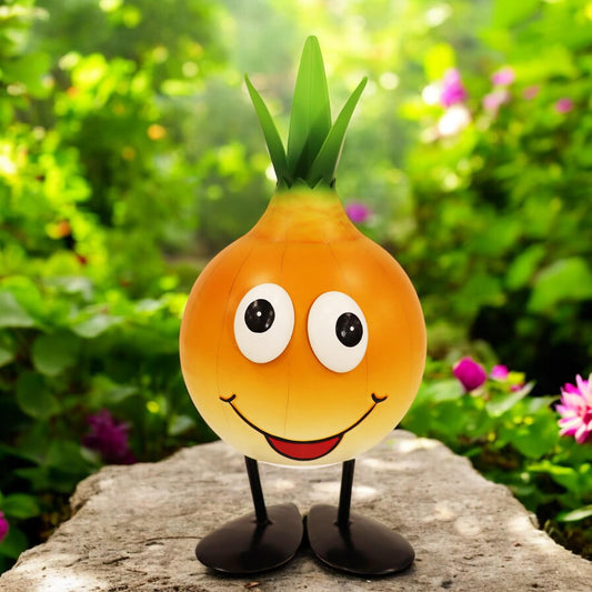 Metal Onion Veggie Patch Pal – 20 x 11 x 10 CM | Fun & Whimsical Metal Garden Ornament | Weatherproof Outdoor Decor for Vegetable Patches