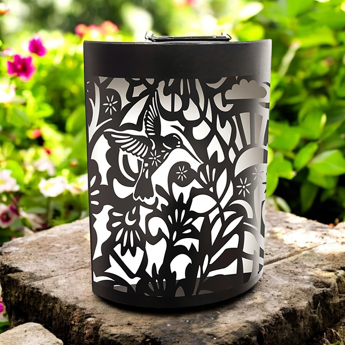 Small Metal Curved Hummingbird Solar Wall Panel – 25.5 x 19 x 5.5 CM | Solar-Powered LED Garden Wall Art | Weatherproof Metal Outdoor Décor