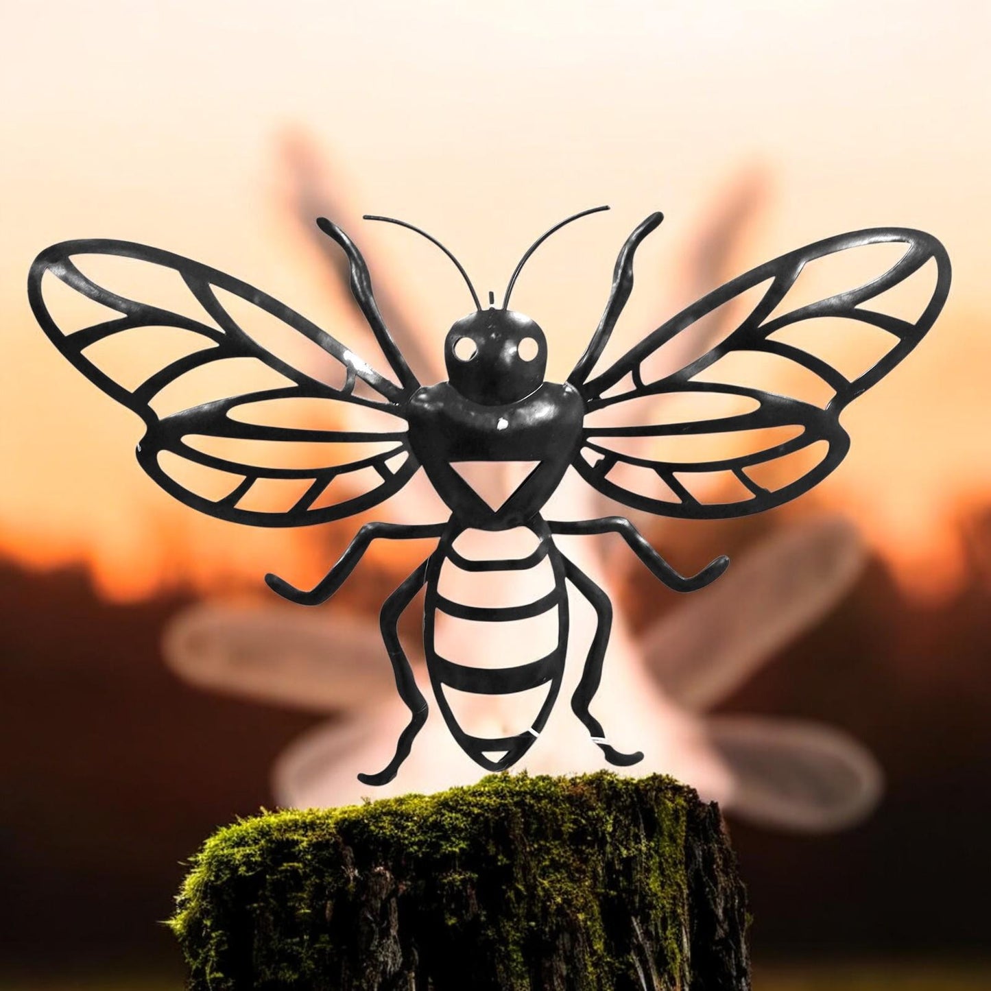 Bee Solar Backlit Wall Art – 21.5 x 34.5 CM | Solar-Powered Metal LED Wall Décor | Weatherproof Honeybee Garden Art for Patio