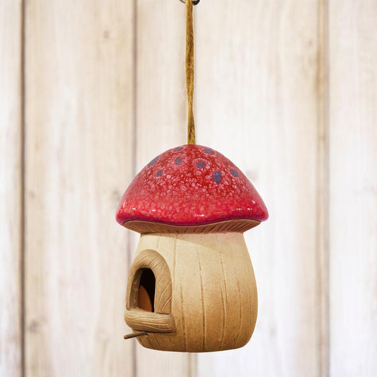 Red Terracotta Mushroom Bird House (19cm x 14.5cm x 13cm) – Decorative Hanging or Freestanding Birdhouse for Garden, Patio & Outdoor Décor – Durable & Weather-Resistant Nesting Shelter for Birds